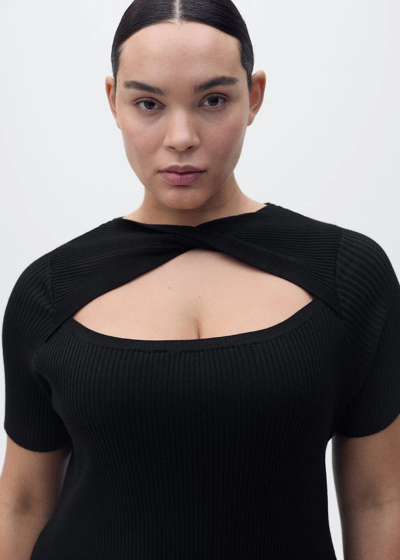 Ribbed midi-dress with slit neckline