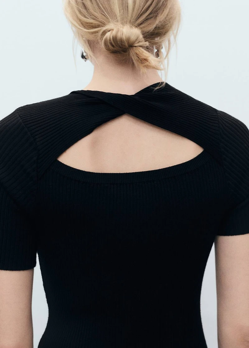 Ribbed midi-dress with slit neckline