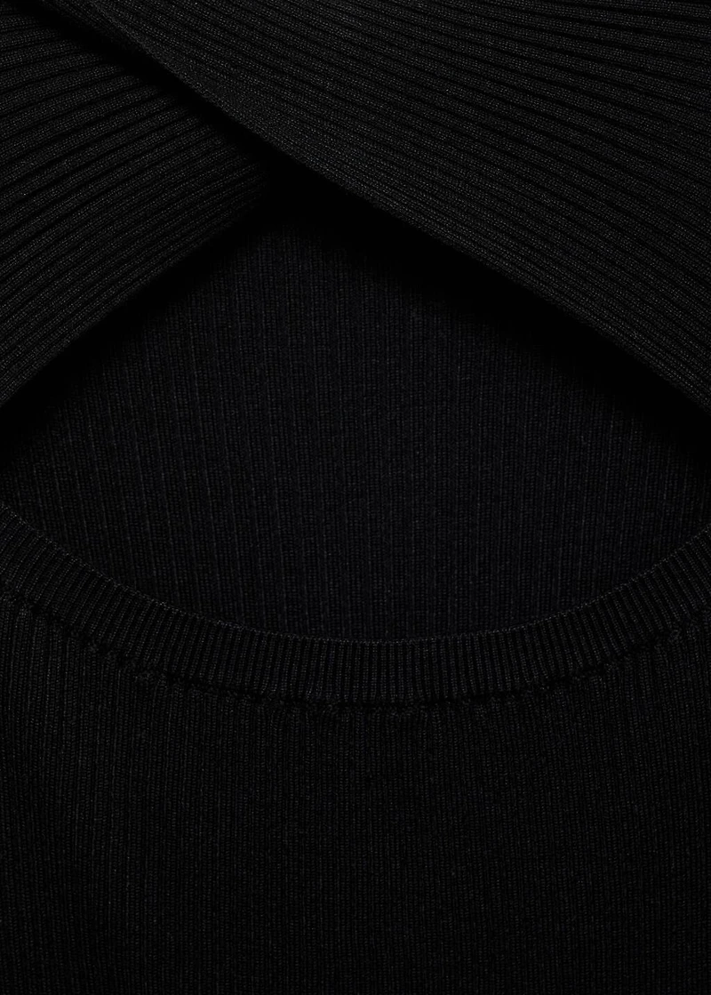 Ribbed midi-dress with slit neckline