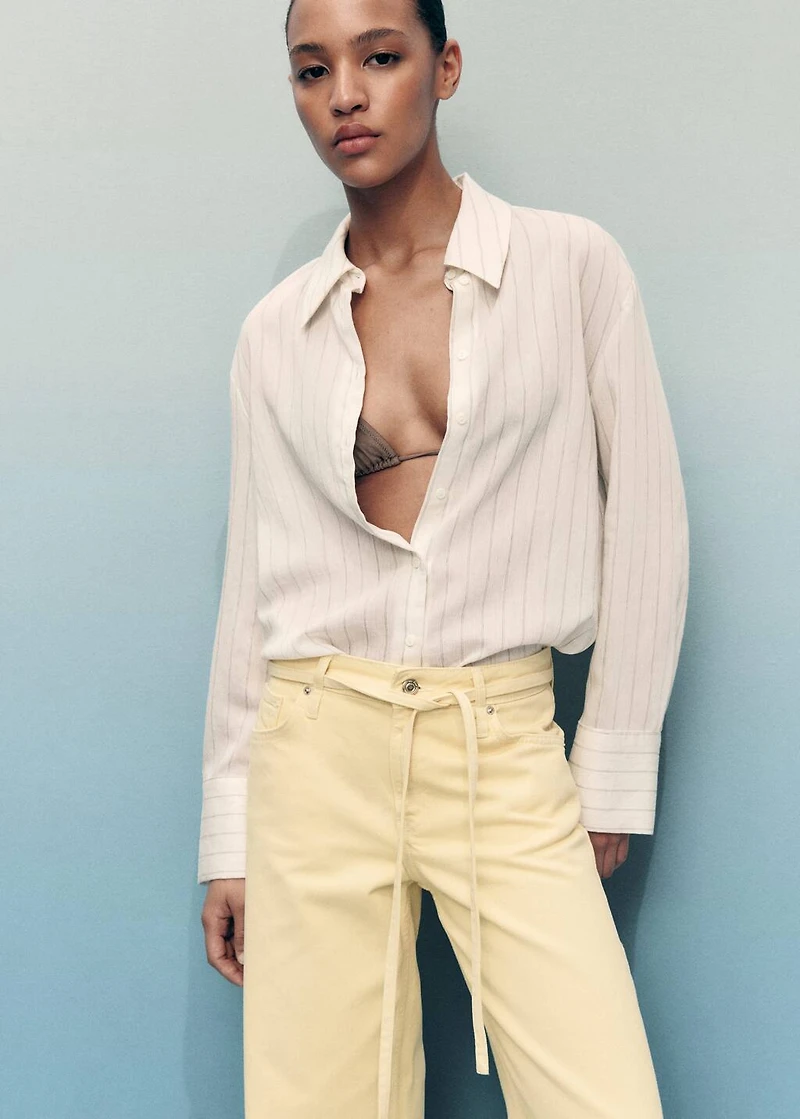 Low-rise  wide leg jeans with belt
