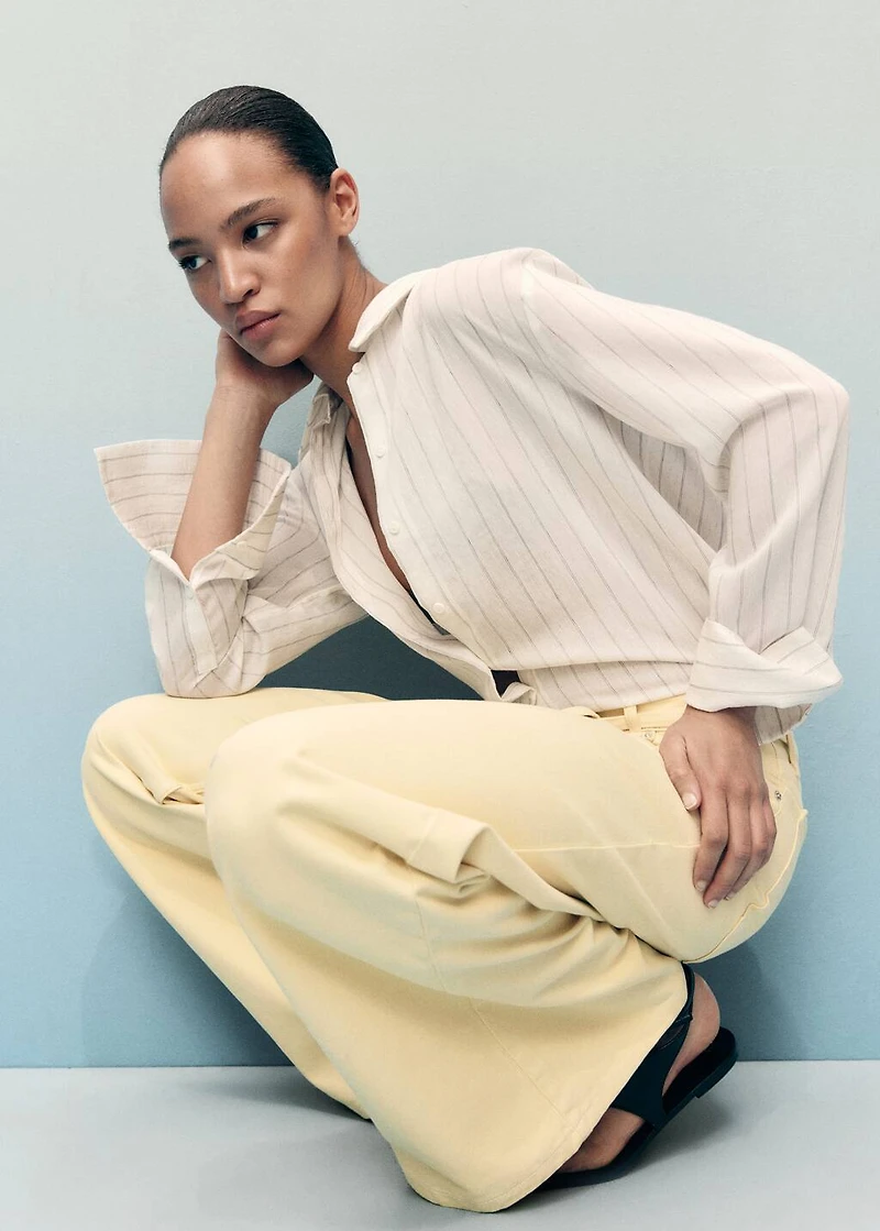 Low-rise  wide leg jeans with belt
