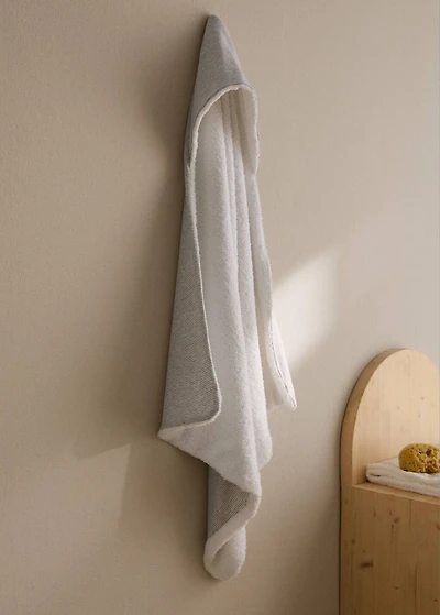 Children's bath towel with two-tone stripes