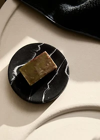 Marble-effect soap dish