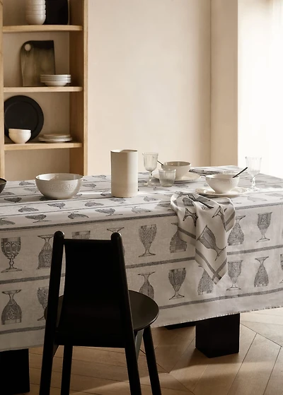 Linen-cotton tablecloth with glass print for 6 to 8 diners