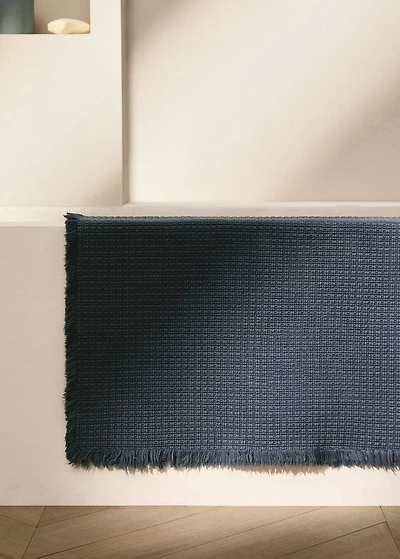 Geometric fringed bath rug