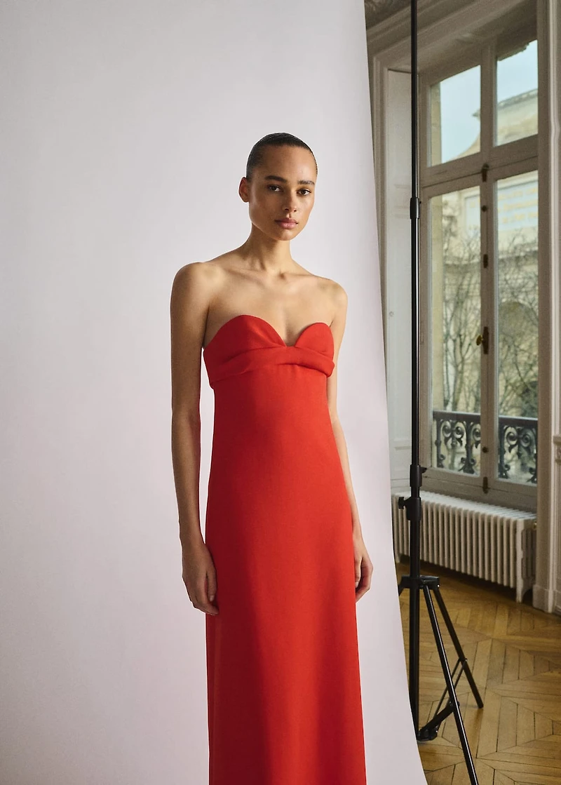 Strapless dress with sweetheart neckline