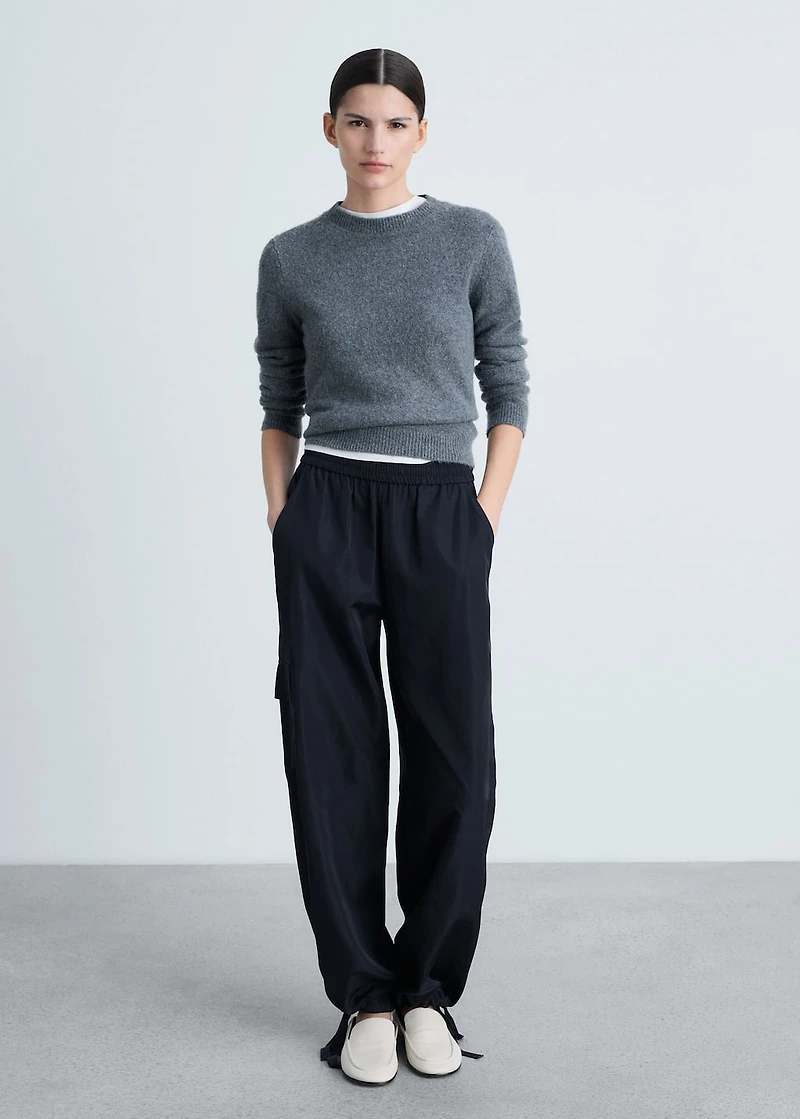 Cargo pants with adjustable hem