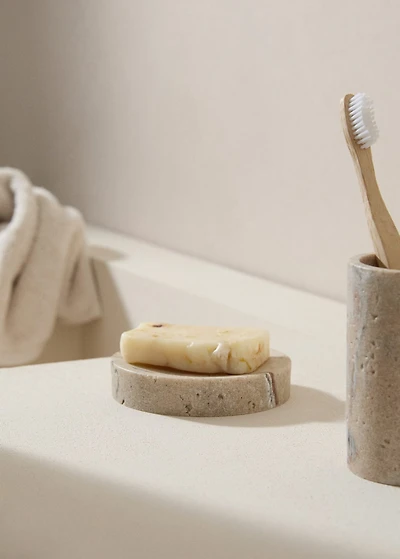Marble-effect resin soap dish