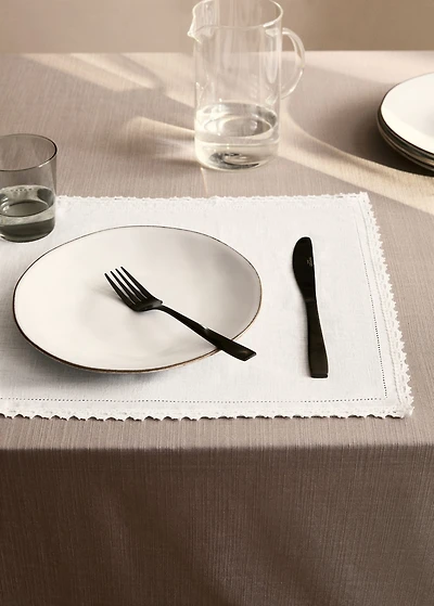 Linen placemat finished with lace