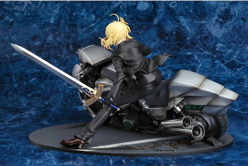 Fate /Zero Saber & Saber Motored Cuirassier 1/8 Scale Figure