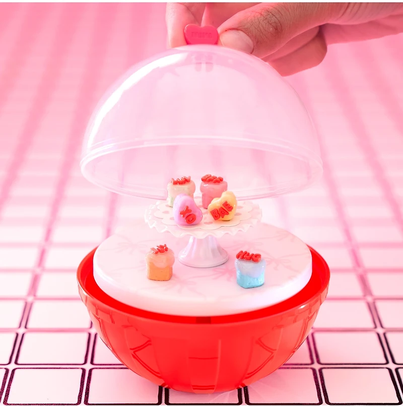 MGA's Miniverse™ - Make It Mini Valentine's  – One Variation Chosen at Random