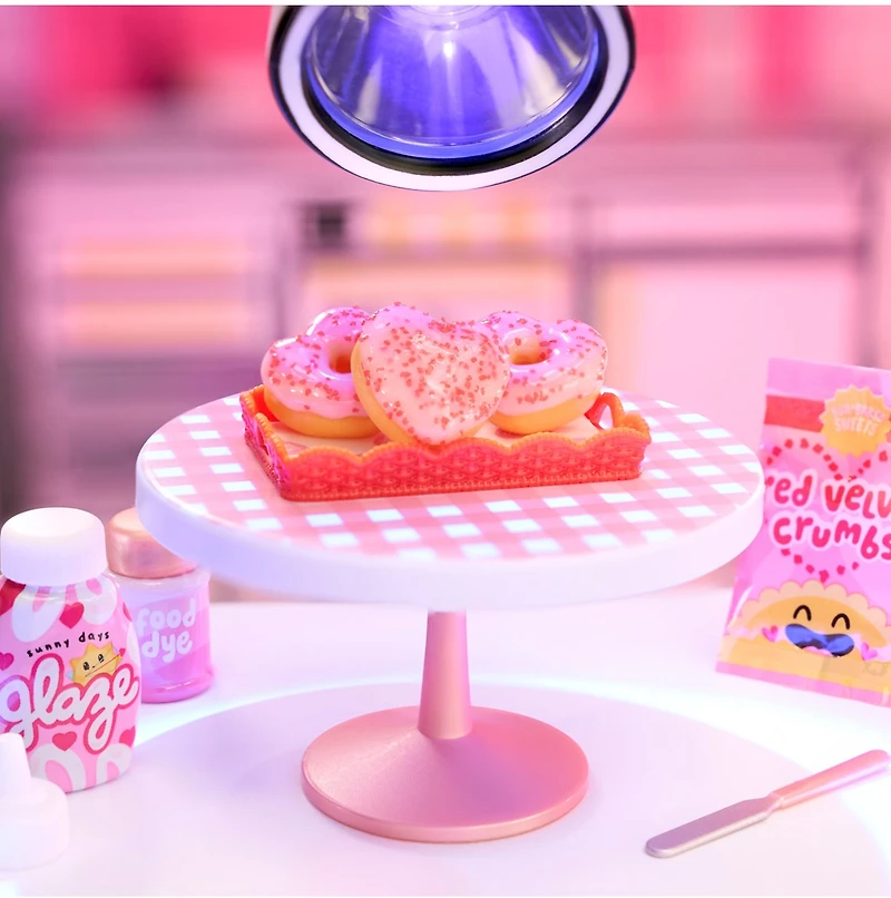 MGA's Miniverse™ - Make It Mini Valentine's  – One Variation Chosen at Random