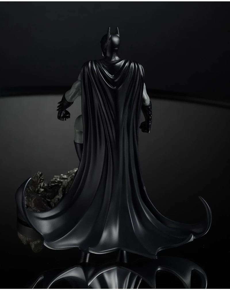 DC Direct Batman by Bjorn Barends (Batman Black & White) 1:10 Scale Resin Statue 