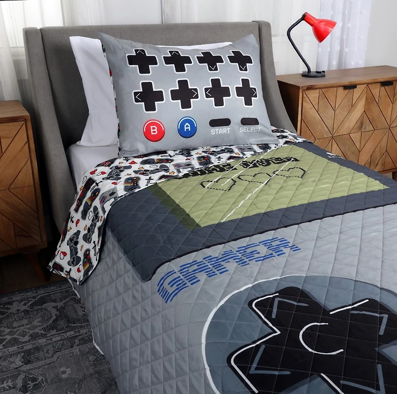 Gamer Comforter and Pillow Set
