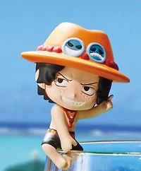 One Piece - Ochatomo Miniature Blind Figure (Pirates on Vacation Ver.) – One Variation Chosen at Random