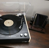Victrola Eastwood Manual Three-Speed Turntable with Bluetooth (Bamboo) 