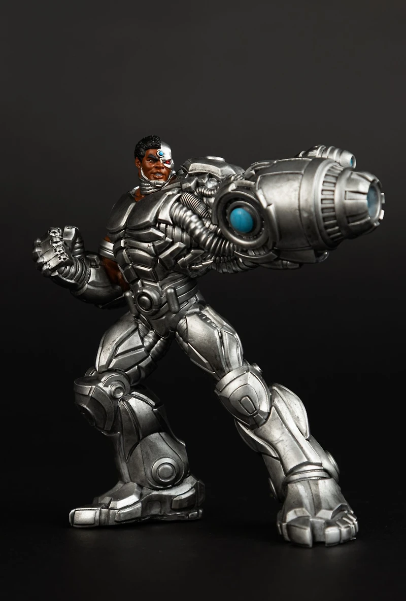 DC Direct Cyborg Limited Edition Collector Vinyl (Todd's Mods) 4.5-Inch Scale Posed Figure
