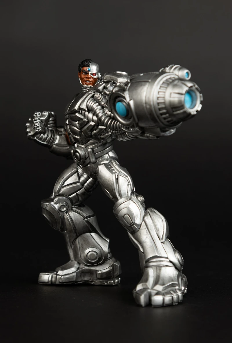 DC Direct Cyborg Limited Edition Collector Vinyl (Todd's Mods) 4.5-Inch Scale Posed Figure