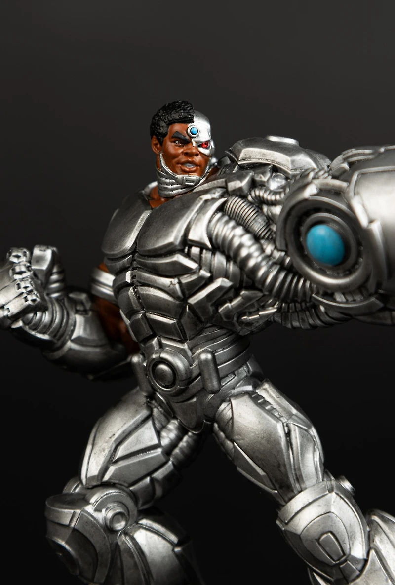 DC Direct Cyborg Limited Edition Collector Vinyl (Todd's Mods) 4.5-Inch Scale Posed Figure