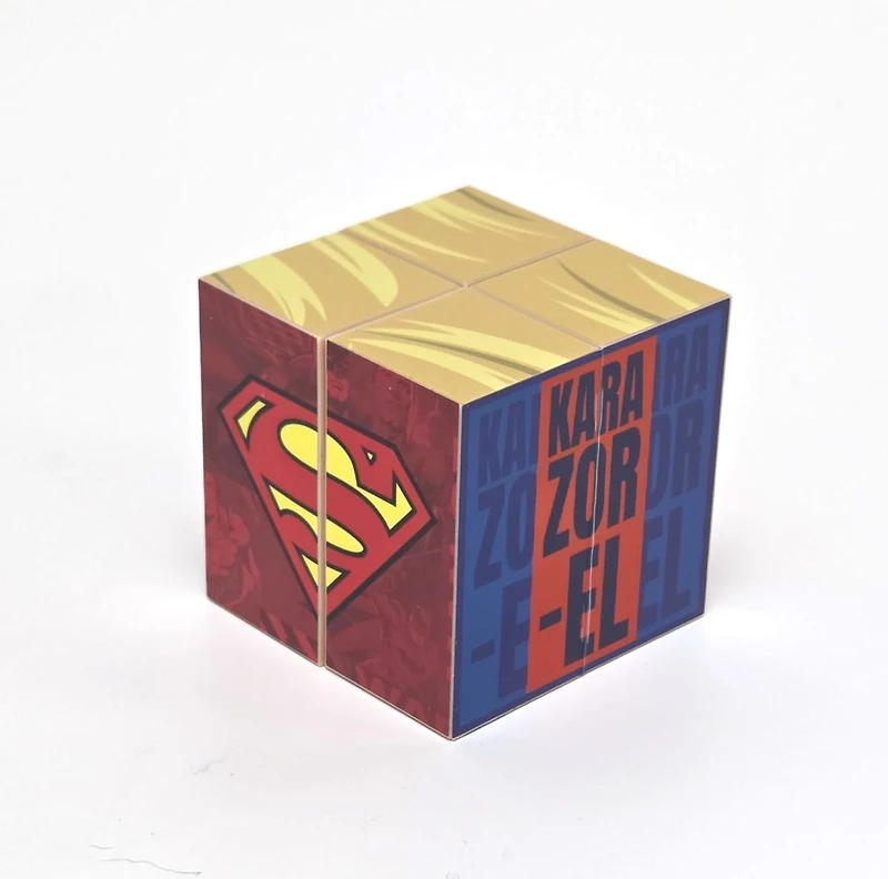 Qubi Superman (DC Comics) Transforming Cube Assortie – Une variation choisie au hasard