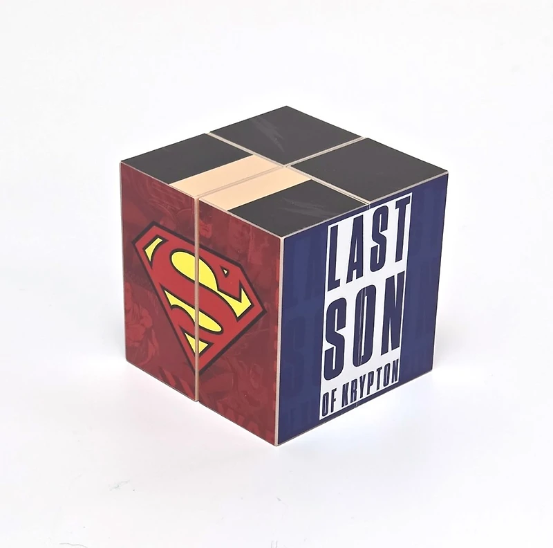Qubi Superman (DC Comics) Transforming Cube Assortie – Une variation choisie au hasard