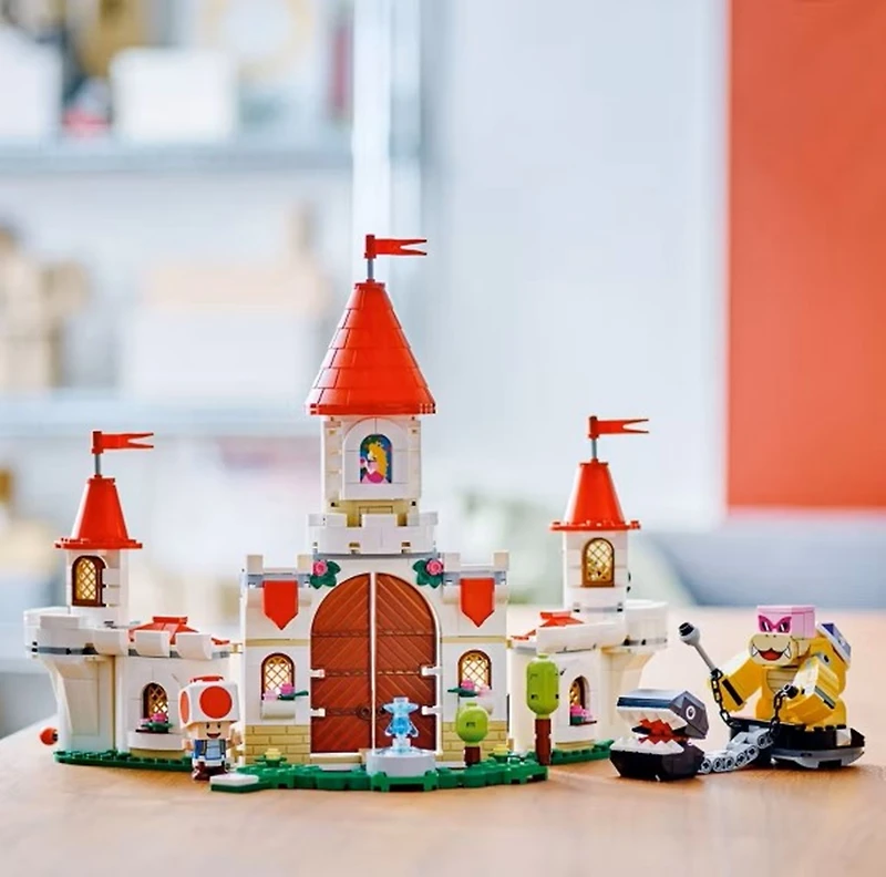 LEGO® Super Mario™ Battle with Roy at Peach’s Castle, Nintendo® Character Toy Adventure Set 