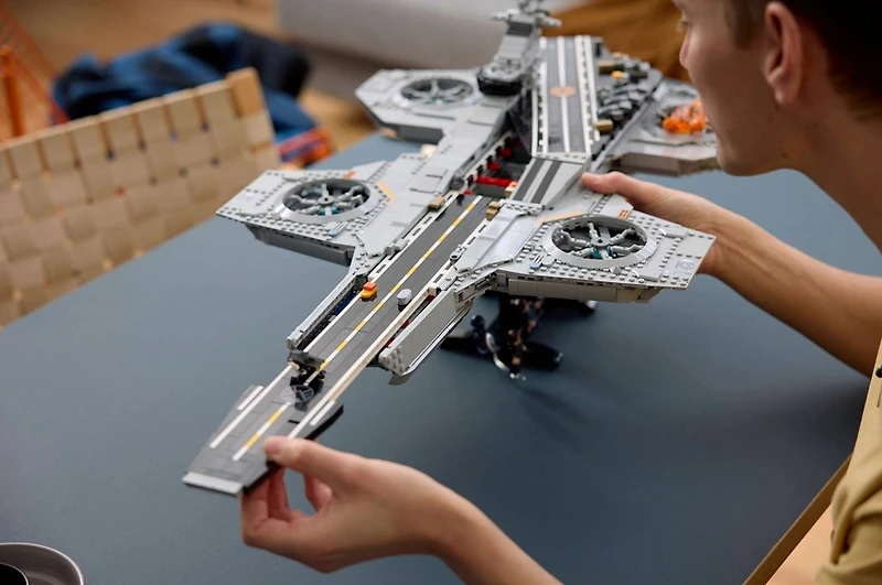LEGO S.H.I.E.L.D. Helicarrier
