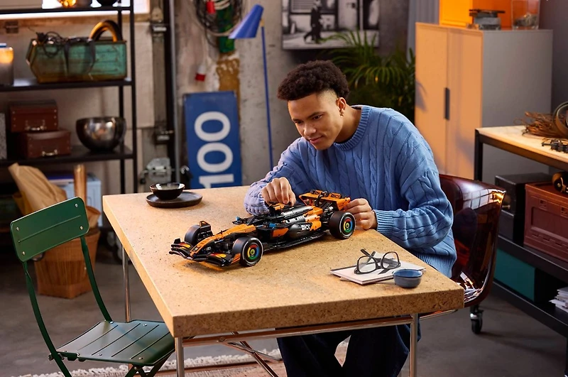 LEGO Technic McLaren MCL39 F1 Car