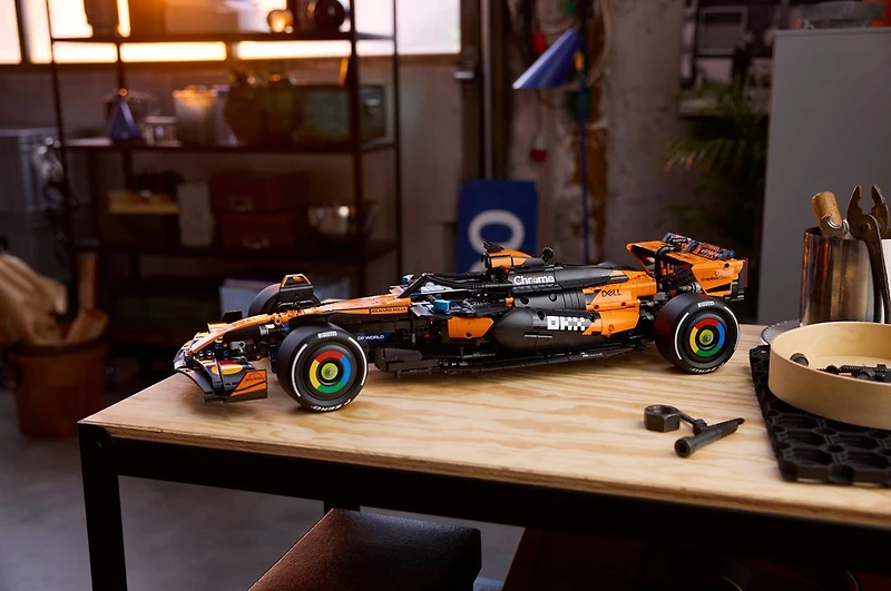 LEGO Technic McLaren MCL39 F1 Car
