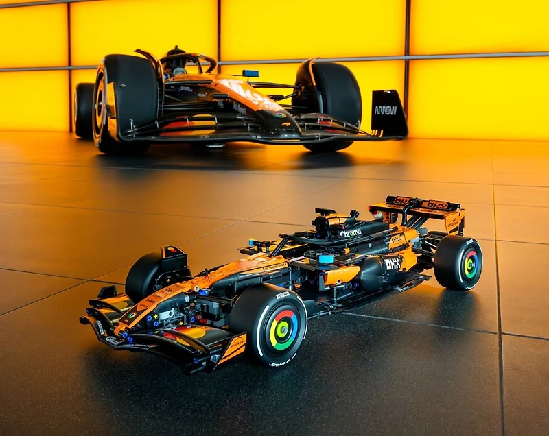 LEGO Technic McLaren MCL39 F1 Car
