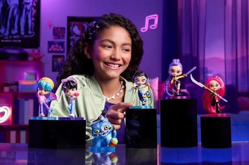 KPOP Demon Hunters For the Fans Mini Figures 6pc Assorted – One Variation Chosen at Random