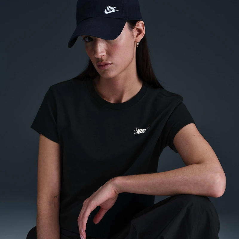 Nike Sportswear Club Women's Short-Sleeve Cropped Graphic T-Shirt