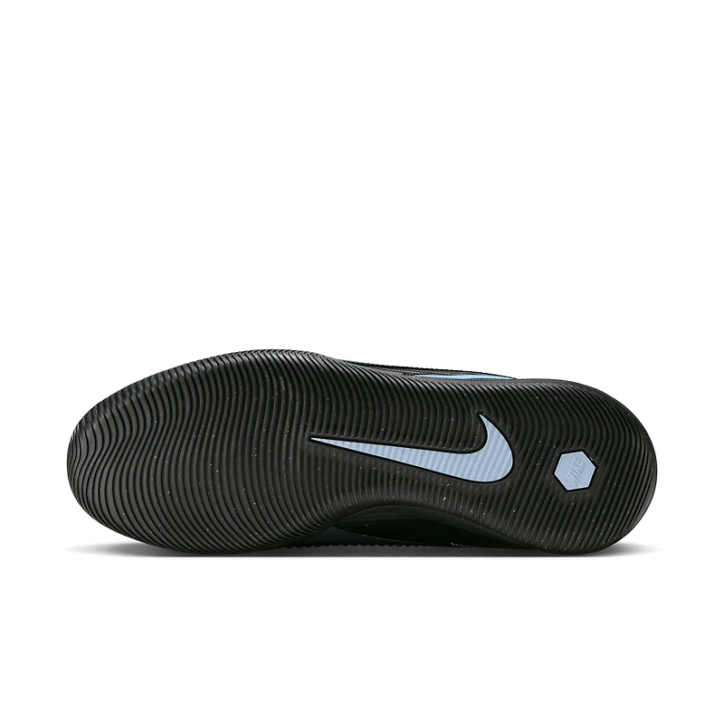 Nike Phantom 6 Low Academy Indoor/Court Soccer Shoes