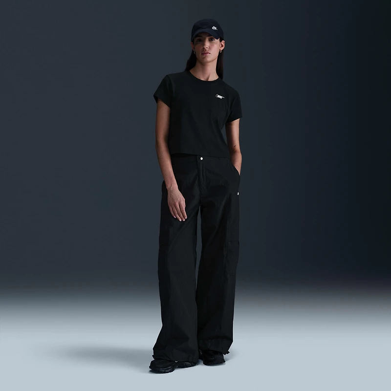 Nike Sportswear Club Women's Short-Sleeve Cropped Graphic T-Shirt