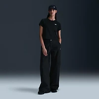 Nike Sportswear Club Women's Short-Sleeve Cropped Graphic T-Shirt