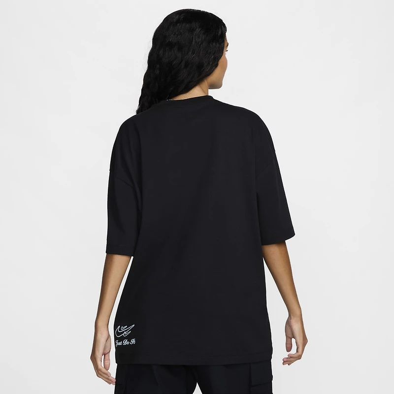 Nike Sportswear Women's Oversized Graphic T-Shirt