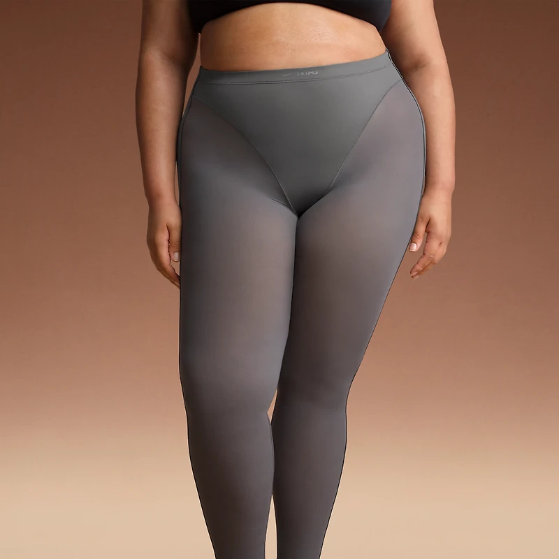 NikeSKIMS Weightless Layers Women's High-Waisted V-Panel Leggings