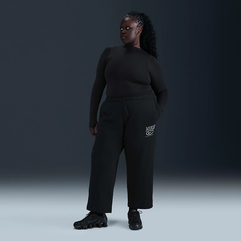 Nike Sportswear Club Fleece Women's Mid-Rise Wide-Leg Graphic Pants (Plus Size)