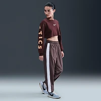 Nike Sportswear Women's Oversized Long-Sleeve Cropped Graphic T-Shirt