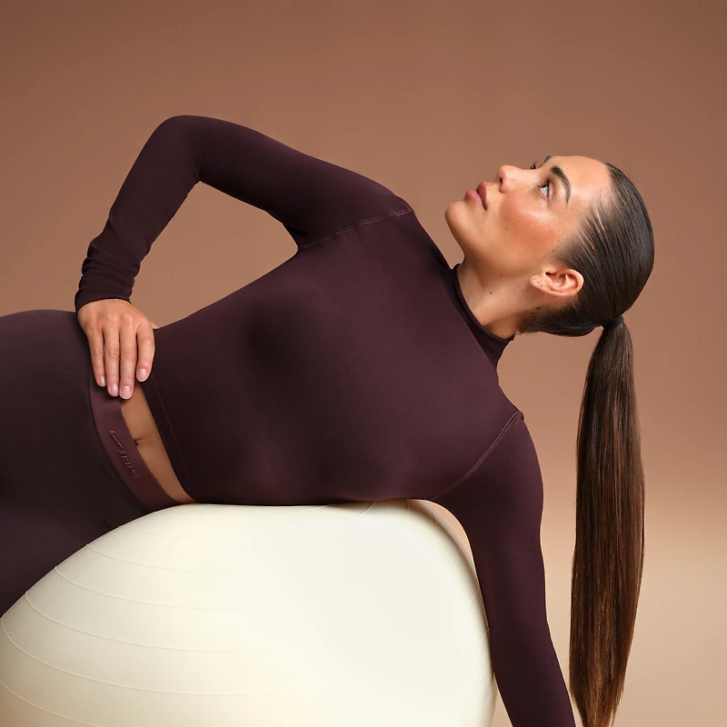 NikeSKIMS Vintage Seamless Women's Mock-Neck Crop Top