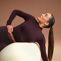 NikeSKIMS Vintage Seamless Women's Mock-Neck Crop Top