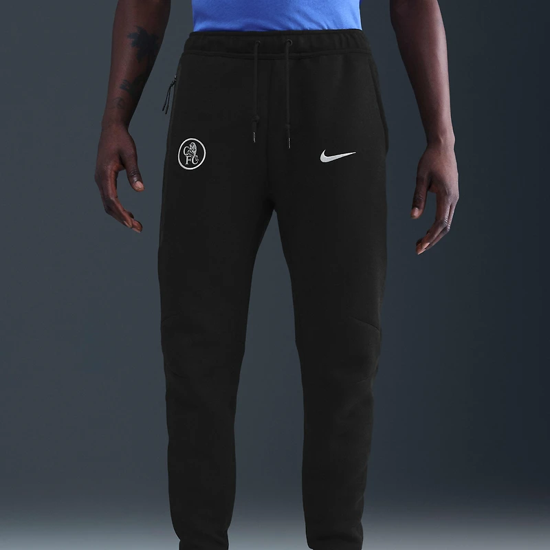 Chelsea FC Tech Men's Nike Total 90 Soccer Fleece Joggers