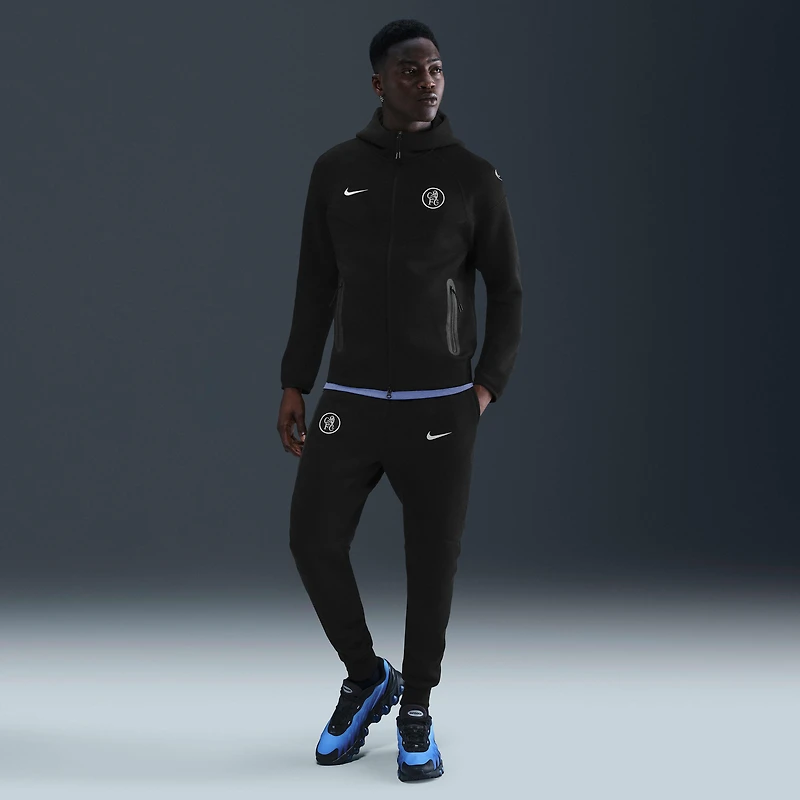 Chelsea FC Tech Men's Nike Total 90 Soccer Fleece Joggers