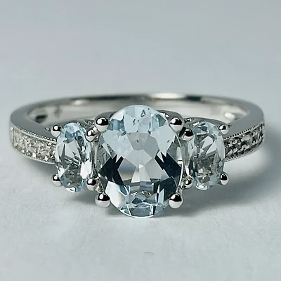 10kt White Gold Aquamarine & Diamond Ring