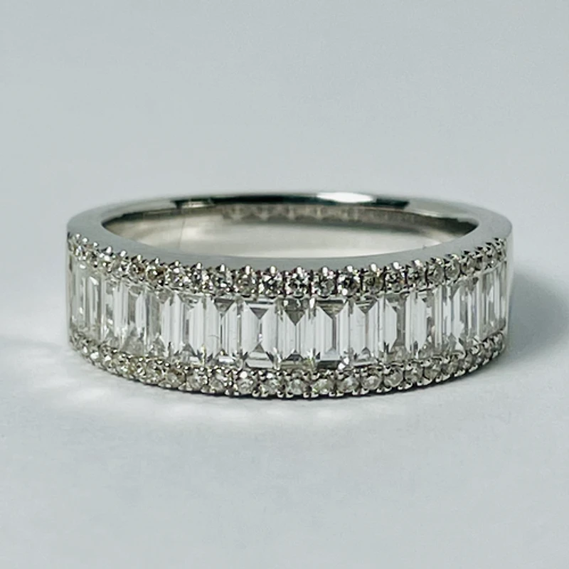 18kt White Gold Diamond Band