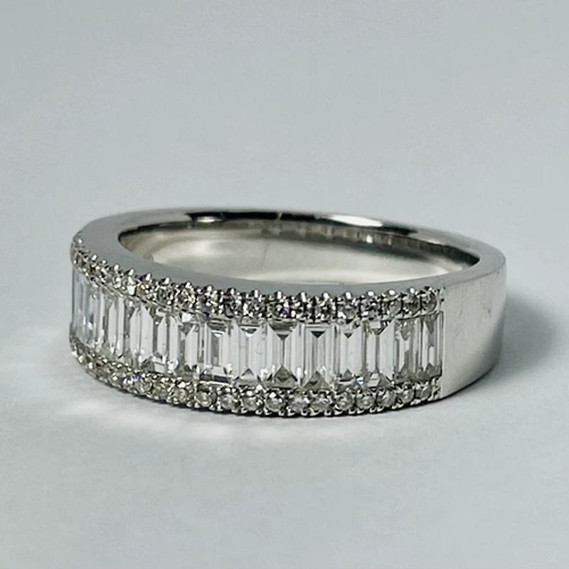 18kt White Gold Diamond Band