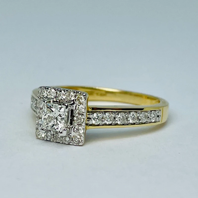 14kt Gold Princess Cut Diamond Engagement Ring Set