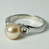 10kt White Gold Cultured Pearl & Diamond Ring