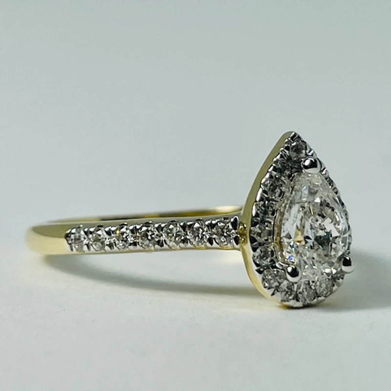 14kt Gold 1.00ctw Pear-Shaped Diamond Halo Engagement Ring Set