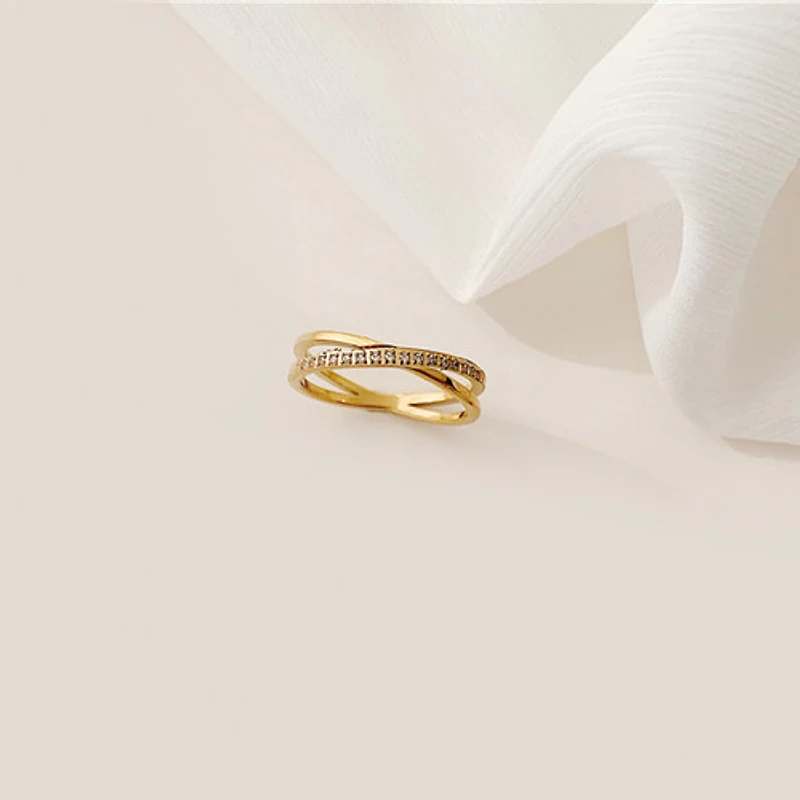 Cross Over Gem Ring